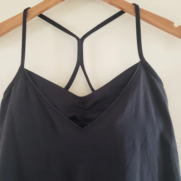 Lululemon Tank With Built In Bra - Racerback Size 8 - Picture 4 of 11